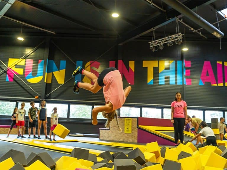 Učenje salt na trampolinih