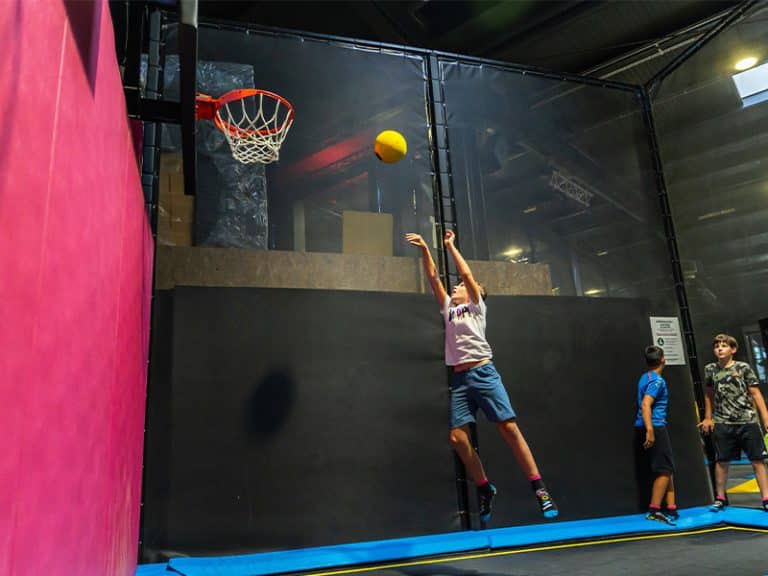 Dunk area v trampolin parku